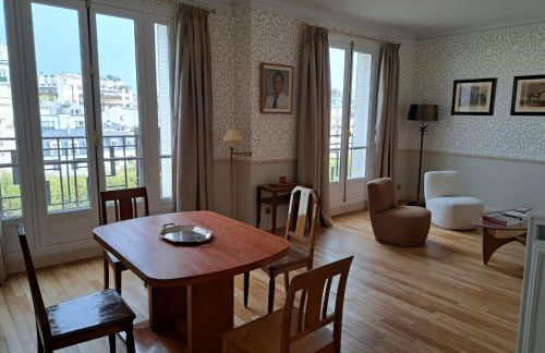 Bright & elegant appartment with view over Invalides, near St Germain des Prés - Foto 1