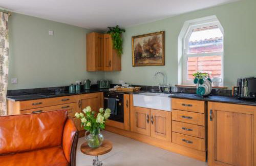 Self-contained cosy one bedroom holiday barn - Photo 4