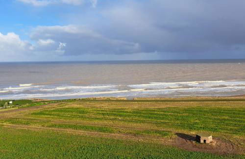 4 bed house 50 yards from the beach & lighthouse - Photo 7