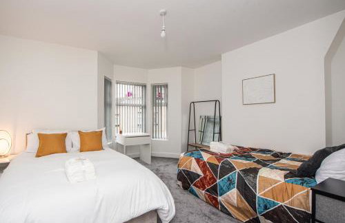 Modern 4 Bedroom House Sleeps 10 Free Parking Liverpool - Foto 71
