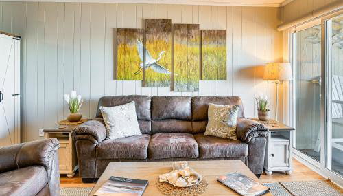 Waterfront Gem with Balcony in Garden City - Foto 4