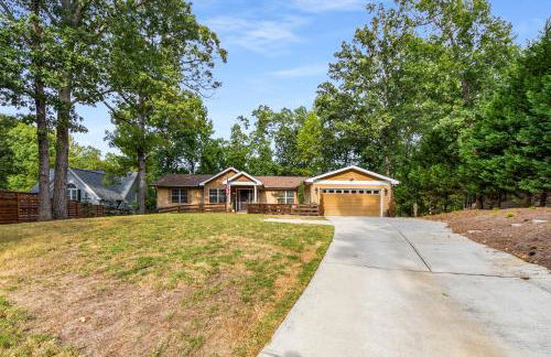 4bd Waterfront House in Lake Lanier with HotTub, FirePit, Wifi, Ping Pong and 2 Kaya - Foto 32