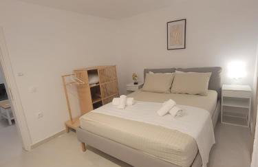 Stylish Rooftop Retreat with Hot Tub with Loutraki Beach - Foto 32