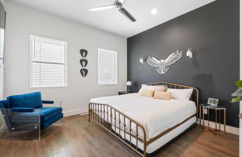 Nash House & Bars of Broadway with Patio Bar and Views! 8min Downtown! Sleeps 12! - Foto 42