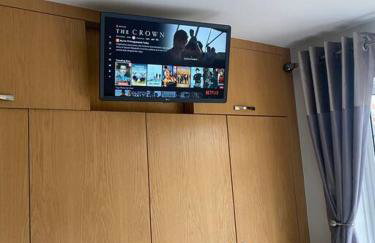 Three Bedroom House, Driveway, Bracknell Centre - Photo 7