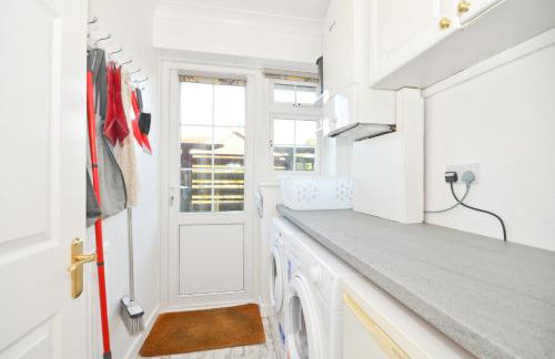 Dassia-Rural Bungalow, Dog Friendly with Hot Tub Near Gurnard - Foto 19