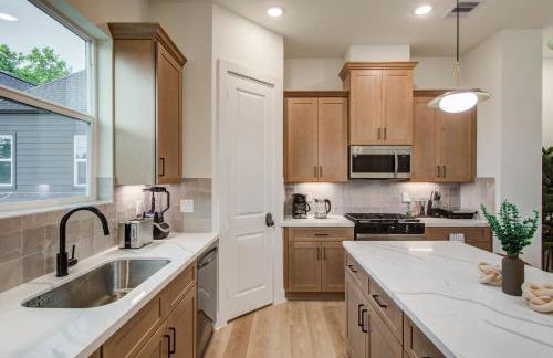 Chic & Central 3BD Townhouse Mins to DT & Midtown - Foto 13