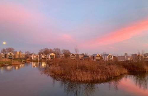 HM111 Penthouse Apartment with Lake View & free Spa Access- Lower Mill Estate Cotswolds - Foto 21