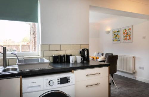 Cosy 4-BDR Family-Friendly House in North Hykeham, with High Speed Free WiFi, Secure Parking, Sleeps Up to 7, Long-Term Stays Allowed! - Foto 21