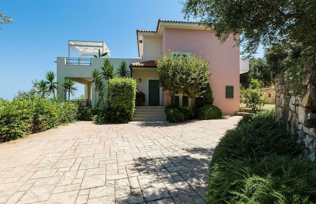 Secluded Villa w Private Pool, Children Play Area, Pool Table, BBQ & Sea Views - Foto 32