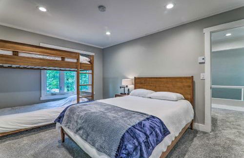 Unwind Fireside and Walk to Slopes! Poconos Getaway - Foto 18