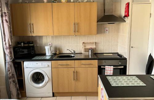 1st Floor Hillview 2 bedroomed Central Location No pets - Foto 4