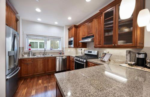 Rare 3BR Modern Urban Escape Private Garage - Foto 20