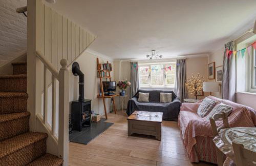 Dreamy Suffolk Country Cottage Escape - Photo 9