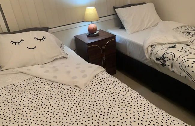 Cheerful 3 bedroom house with free parking - Foto 2