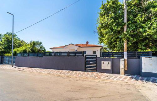 Villa Pavicini - with heated pool - Photo 12