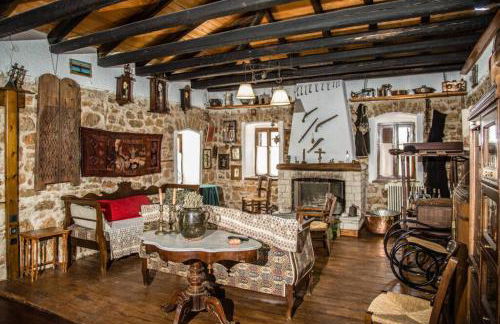 PONTINOS OLD HOUSE - Photo 1