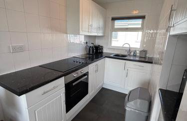 116, Two bed Chalet on California Sands Holiday Park - Sleeps 5, pet friendly, includes FREE pool passes, Free Entry to Clubhouse - plus Electric, WiFi, bed linen and towels all included - only 300m from the beach! - Photo 13