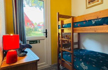 Kingsdowns Top Family Chalet, stunning and cosy interiors, indoor heated pool, mini golf, tennis court, BBQ and beach! - Foto 21