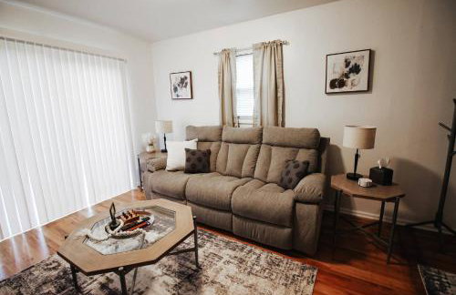 Fenced Lot W Home Gym plus Washer and Dryer - Foto 7