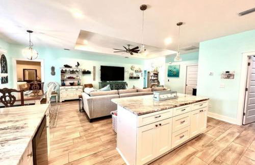 2 Fins Up, Beach Home, Private Pool , Golf Cart, 6 beds - Foto 59