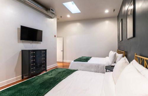 Jolene's Hideout - Noise Notice Wed-Sun - Foto 21