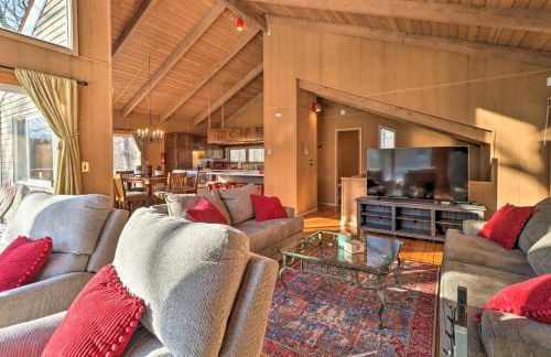 Fire Pit and Grill Lakefront Poconos Cottage! - Foto 4