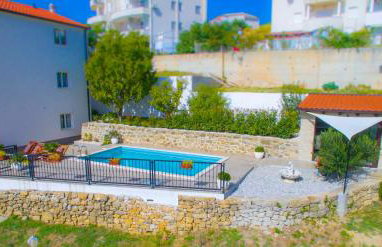 Hill Apartment with Private Pool - Foto 8