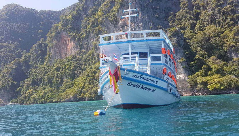 Sailing around the Thai islands