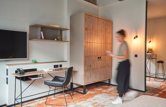 Hood House - Photo 26