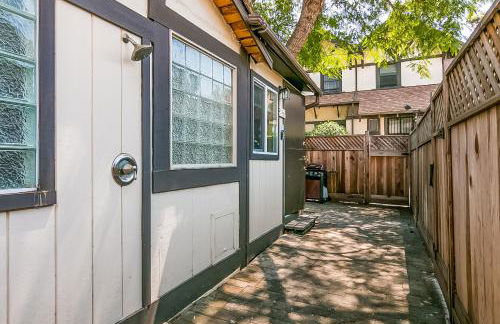 Santa Barbara Beach Cottage - Photo 6