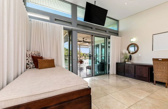 Water-front Paradise Pool - BBQ - Balcony Dining - Foto 5