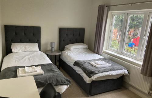 Large 4 bed detached house with parking - Foto 7