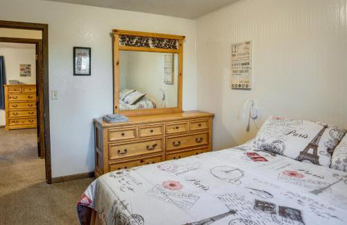 7 Mi to Munsinger Gardens Sartell Home with Deck - Foto 17