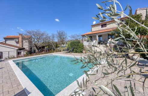 Cozy Apartment In Pilkovici With Wifi - Photo 10