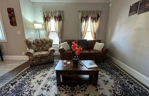 Spacious and Cozy- near T-station-Quiet Neighborhood! - Foto 1