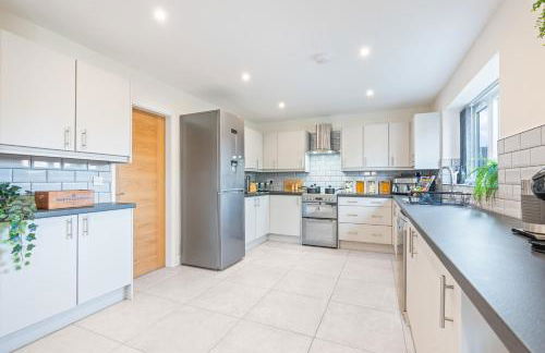 Stylish Home Hot Tub EV Parking - Foto 31