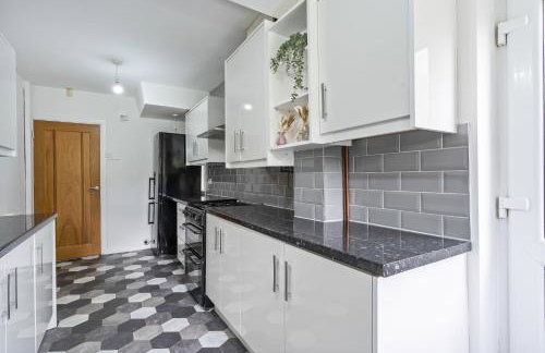 4 to 6 Beds Van Parking South Birmingham NR Edgbaston Solihull Relocations Insurance and Work Bookings Welcome - By Samina - ARZ Stays - Foto 15