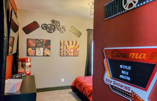 King Bed In Main Floor - Downtown Vacation Rental - Foto 6