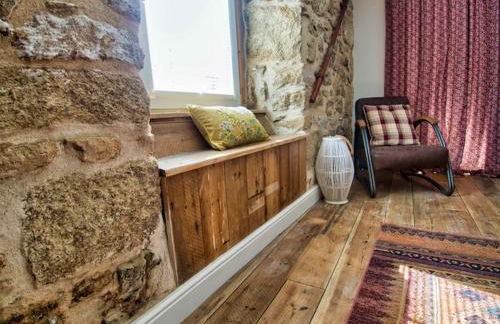 Knocker Cottage is a 3 bedroom made up of 1 double bedroom and 2 small double bedrooms in small village 10 min to beaches - Foto 43