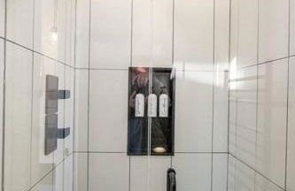 Luxury tiny house with hot tub and private deck! - Foto 14