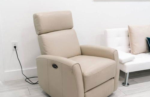 Luxury Retreat 3B ,2Ba POOL , Coral Gables Center - Photo 9