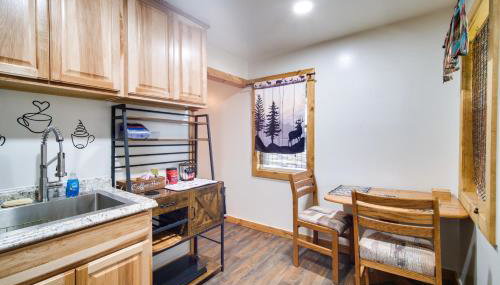 Resort Cabin on the River about 21 Mi to Crater Lake! - Foto 4