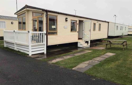 Two x 6 Berth static caravan on Lyons Robin Hood Rhyl North wales - Photo 15
