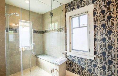 Gorgeous Eccentric Family Home with Cowboy Pool - Foto 32