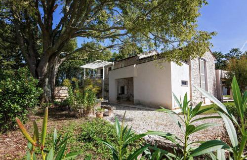 Beautiful restored farmhouse with private pool and gardens - Foto 33