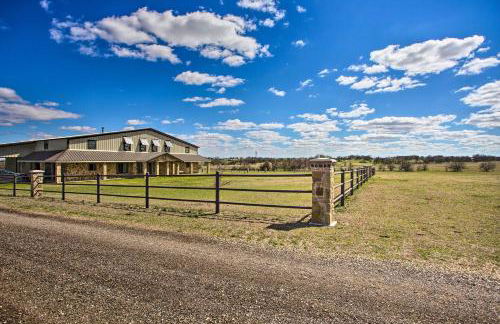 Remodeled Ranch Apt in Sanger 12 Mi to Lake! - Foto 24