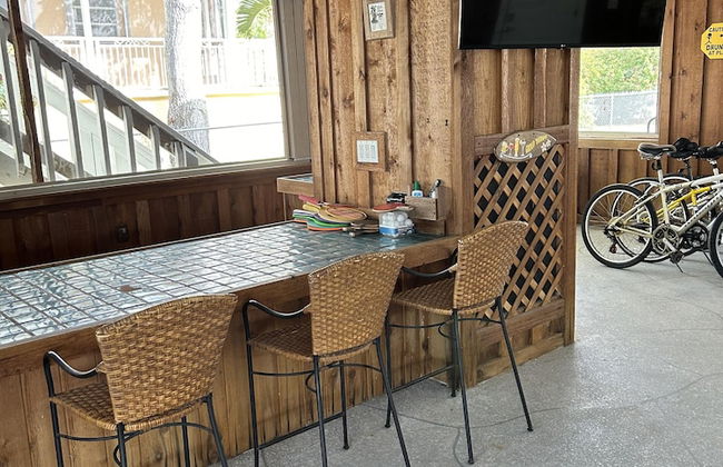 Beautiful Updated Stilted Home Makes For A Super Getaway. 3 Bedroom Home by RedAwning - Foto 38