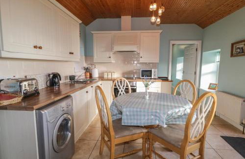 Dan White's Cottage - Photo 8