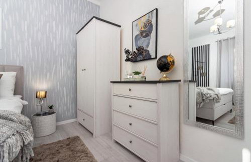 Spacious Apartment Center - Photo 29